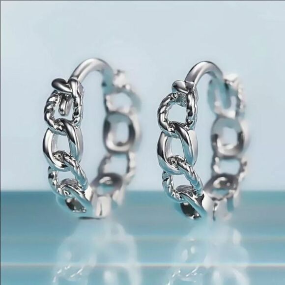 The Mini Chain Hoop dainty 925 silver huggie, hoop earrings. - Picture 3 of 10